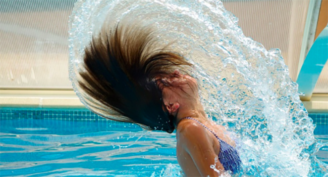 6 consejos para proteger tu pelo del cloro: no más pelo seco...¡o verde!